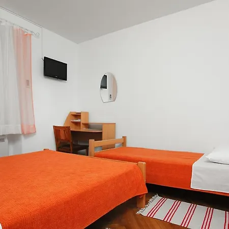 Live In Apartment Split