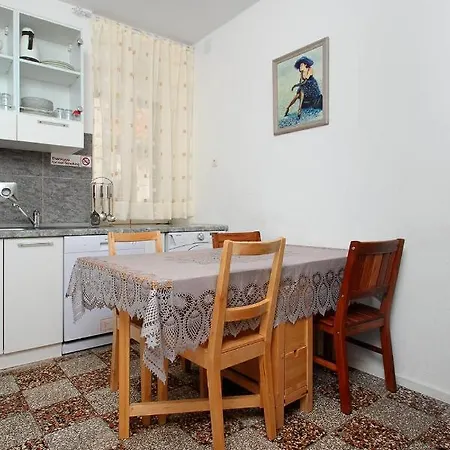 Apartment Live In *