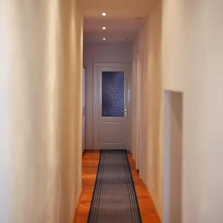Live In Apartment Split