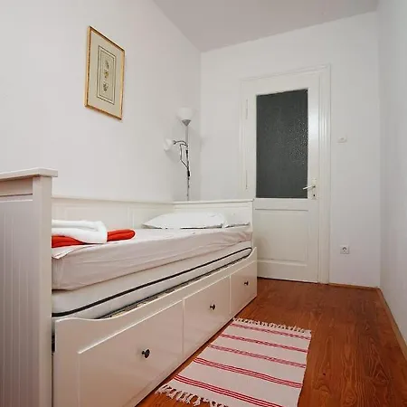 Apartment Live In *