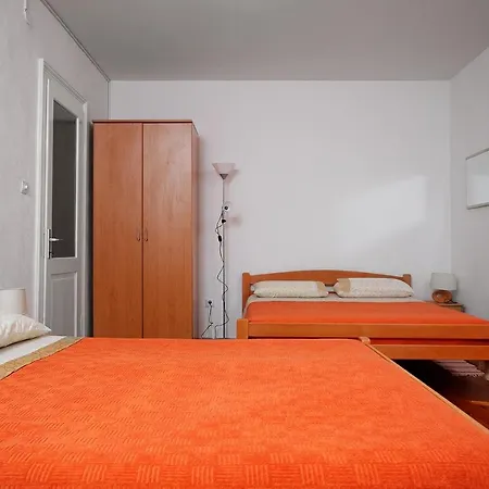 Live In Apartment *
