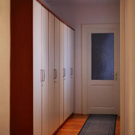Apartman Live In